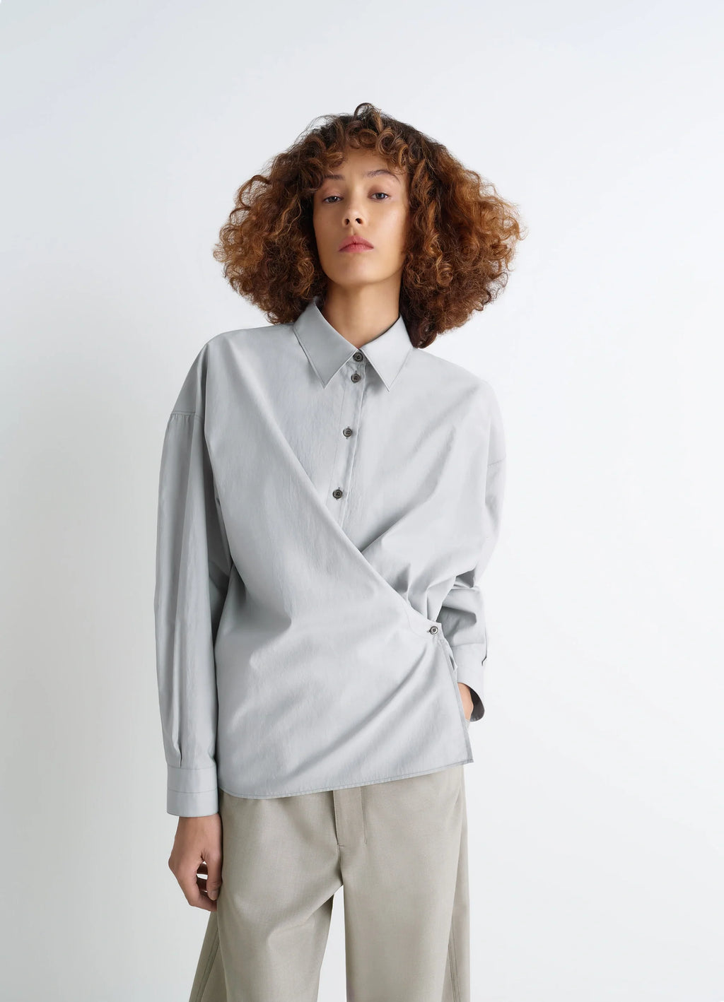 STRAIGHT COLLAR TWISTED SHIRT