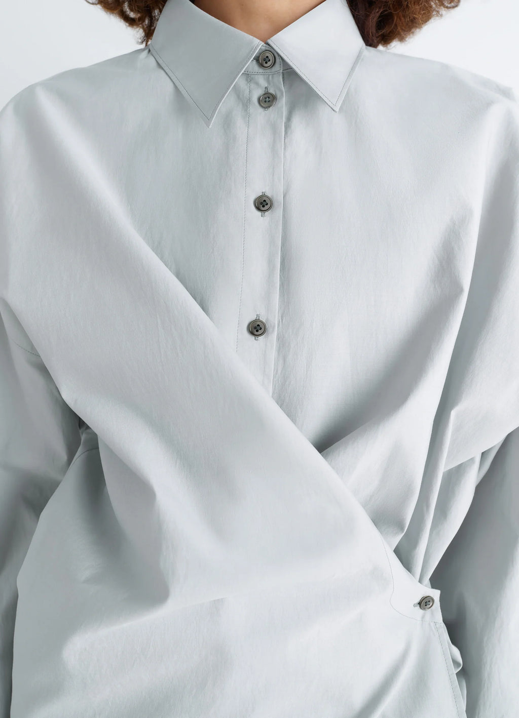 STRAIGHT COLLAR TWISTED SHIRT
