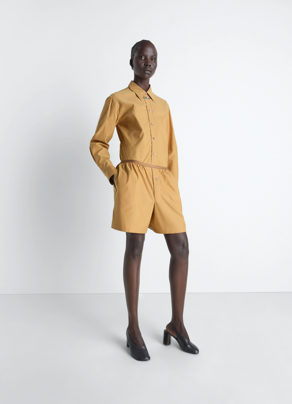 뾰족한 칼라 셔츠