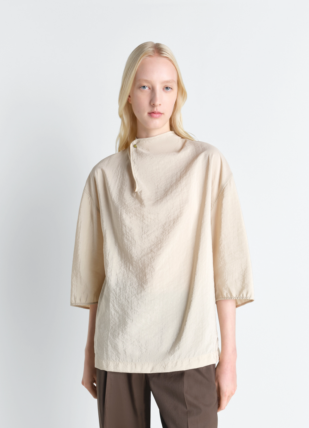 드라이 실크 소재의 소프트 칼라 탑