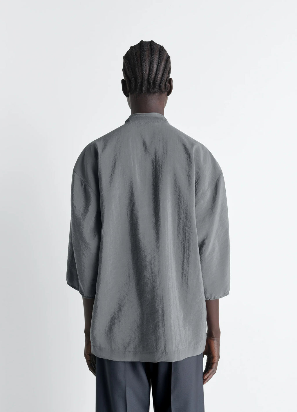 Soft collar top in dry silk