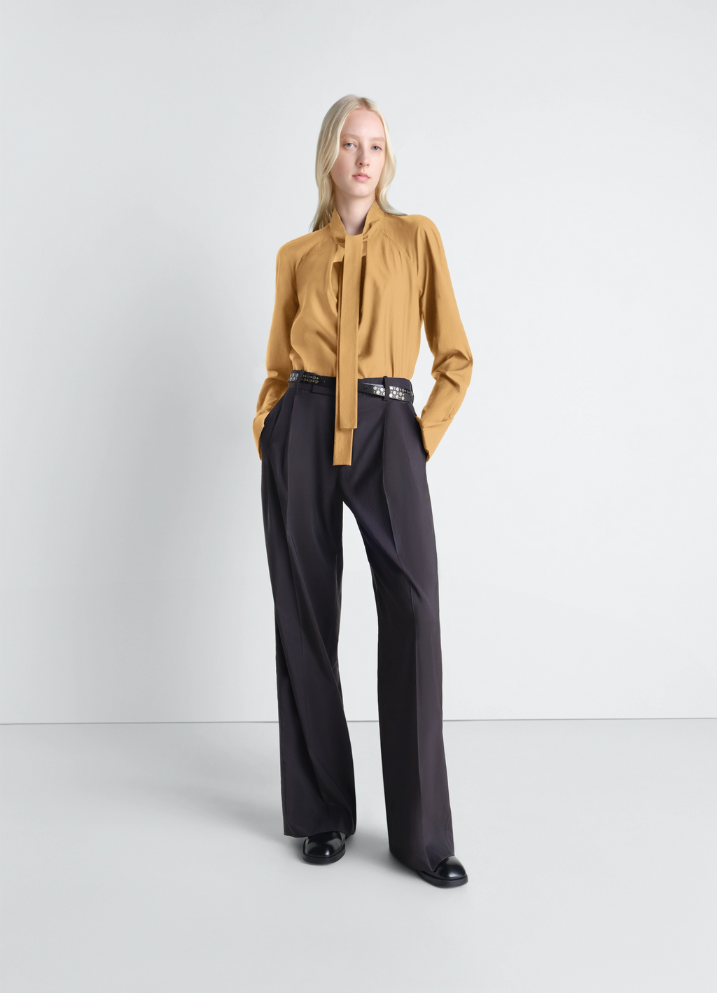 Ascot bluse aus gewaschener baumwollseide