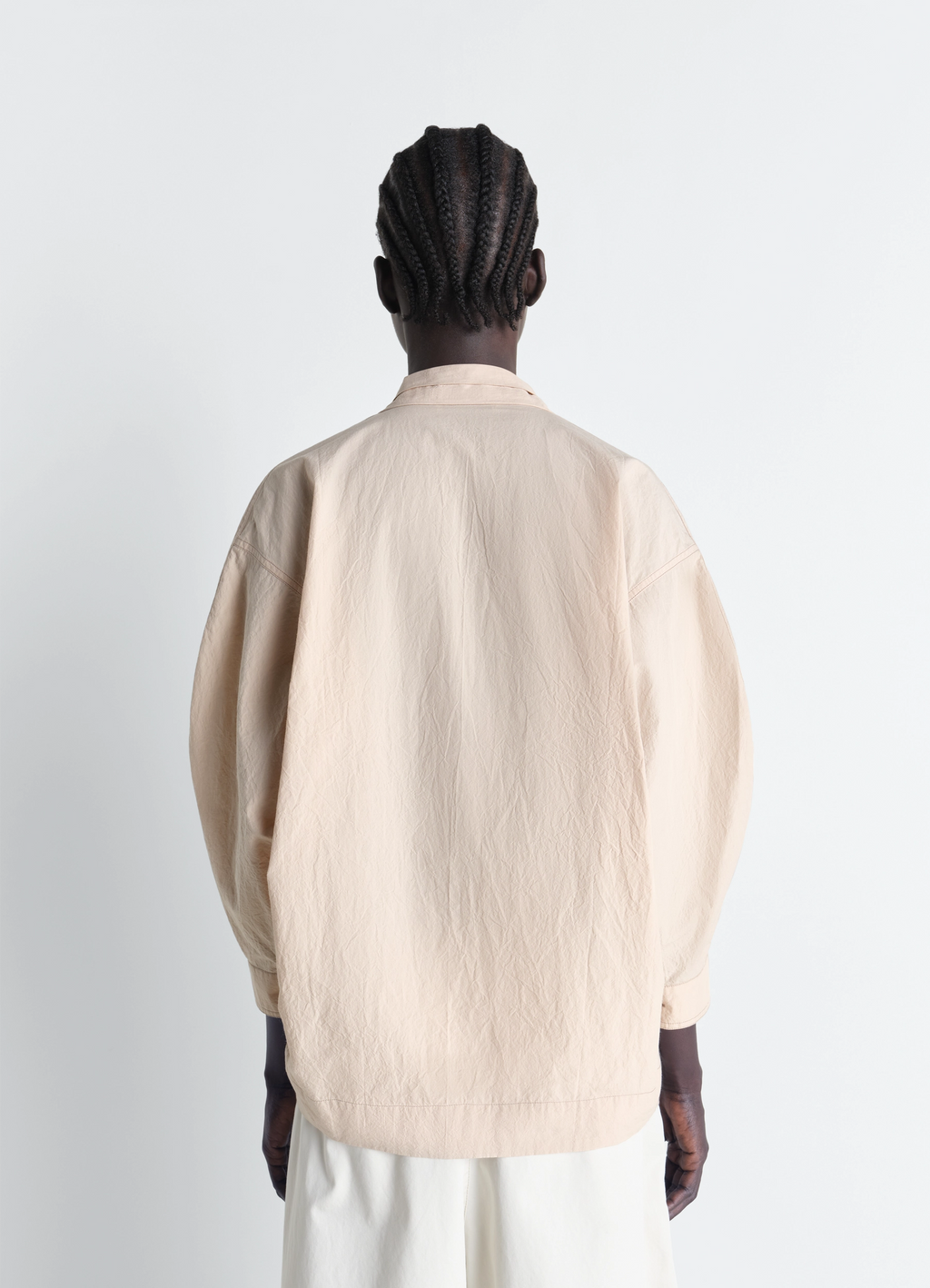 크레이프 코튼 소재의 스카프가 포함된 블라우스