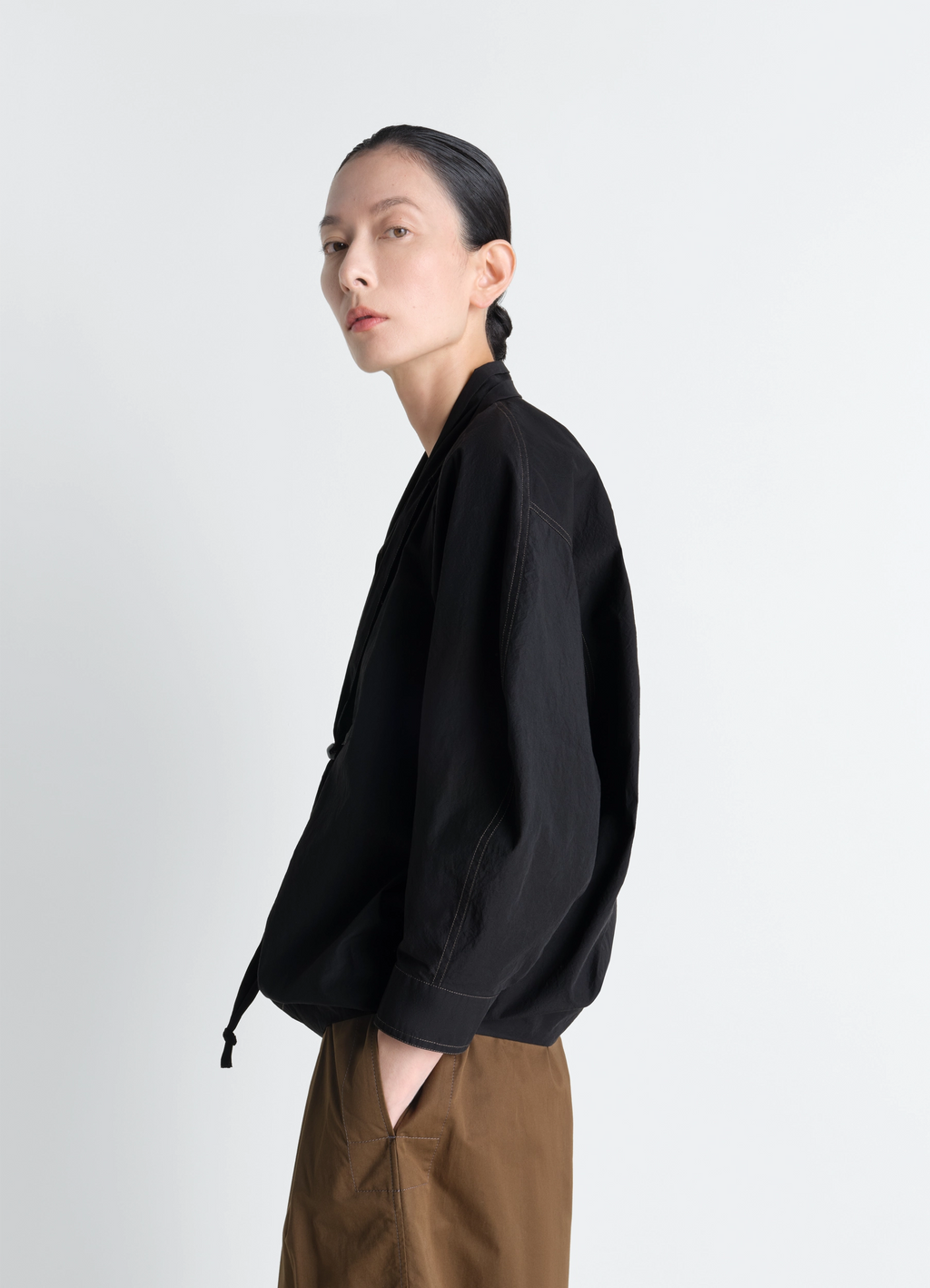 Bluse mit schal aus crêpe-baumwolle