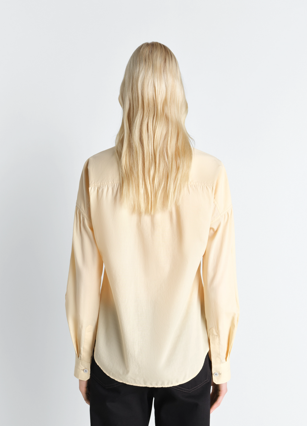 Soft pointed collar shirt in washed cotton muslin