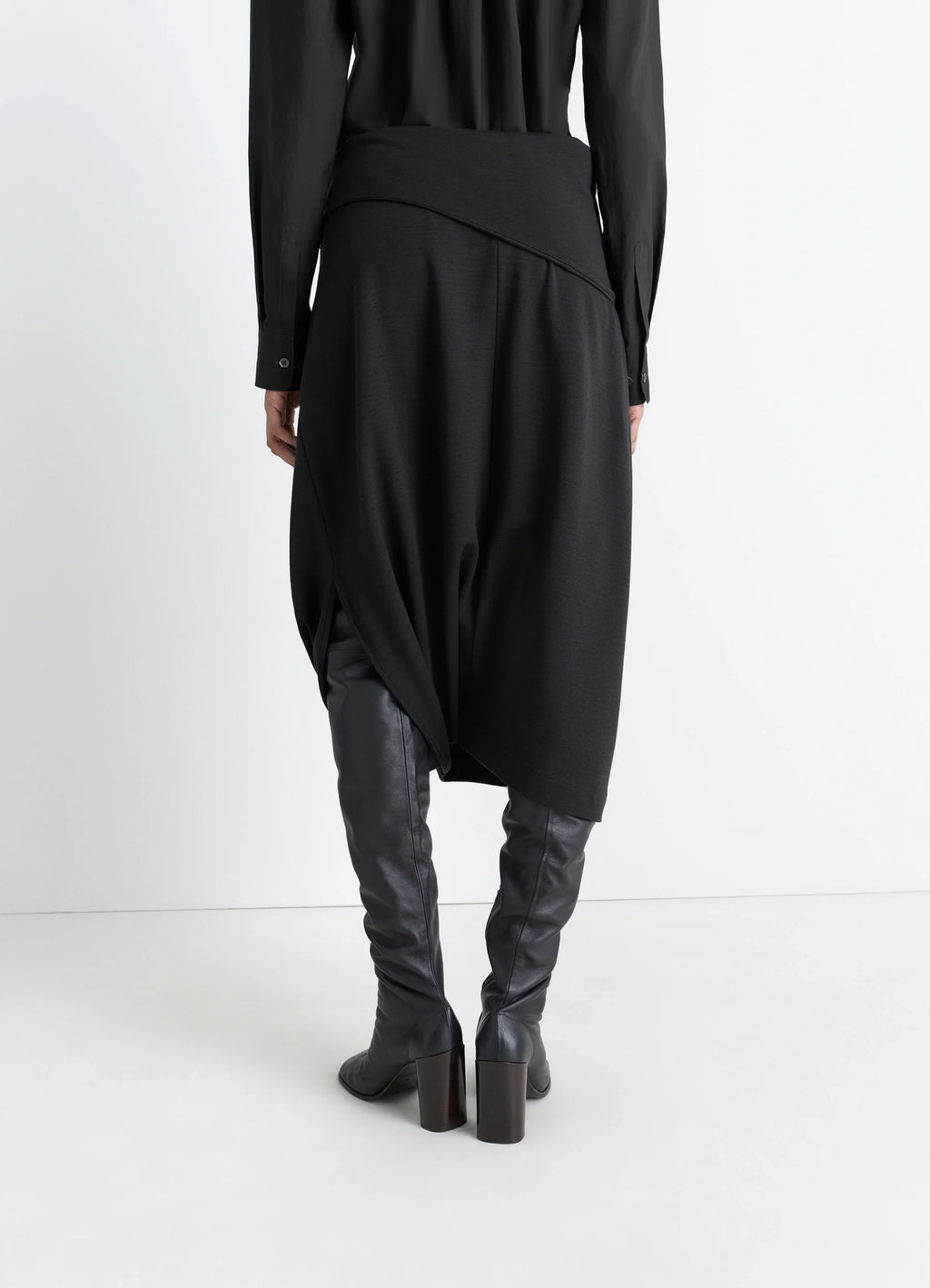 ROCK MIT GEDREHTEM SAUM