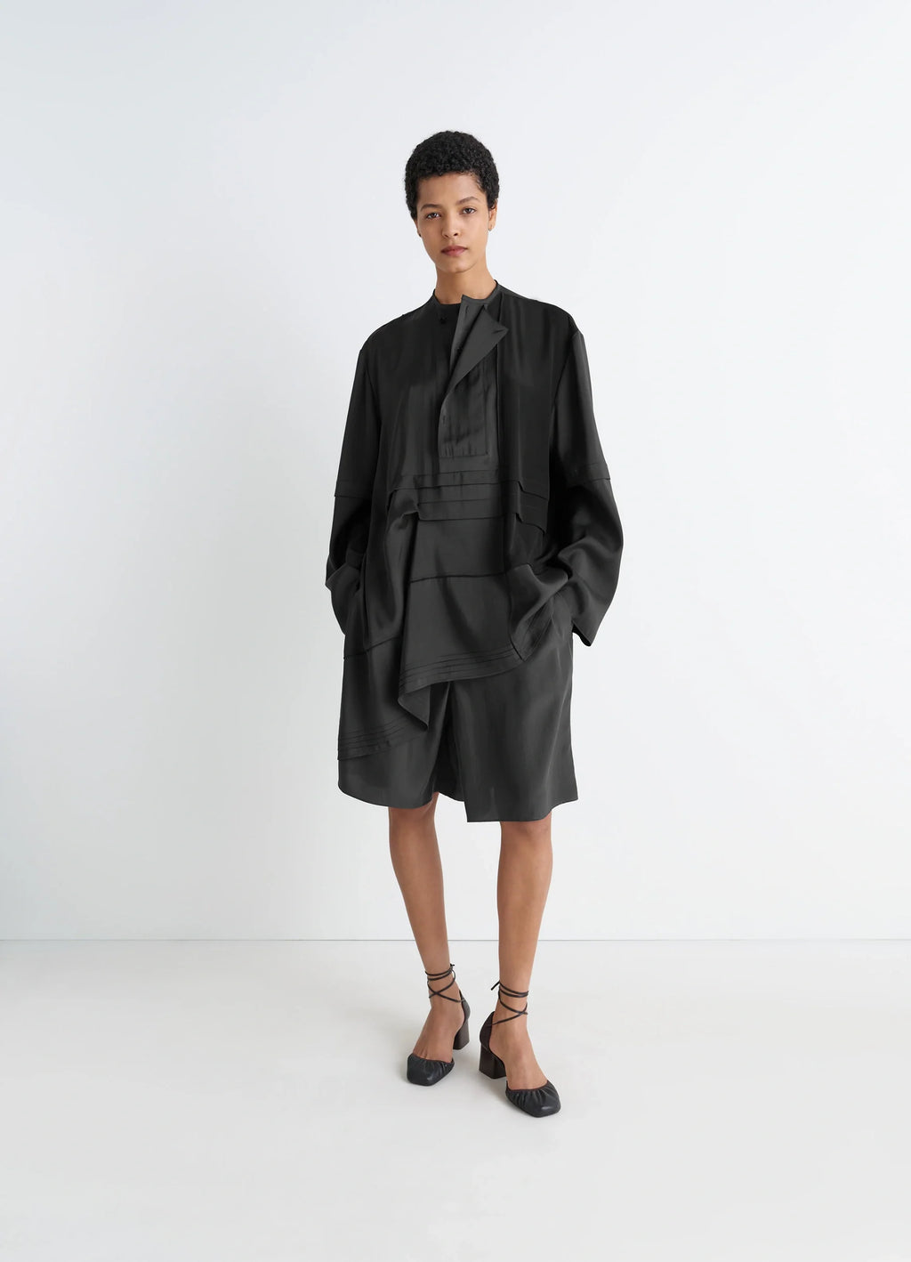 Blouse with pleats in black patchwork crepe de chine, model shot, side view draped sleeves