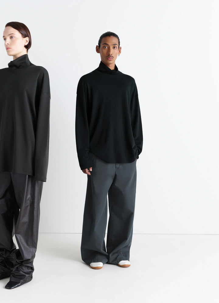 T-SHIRT DÉCONTRACTÉ À COL MONTANT