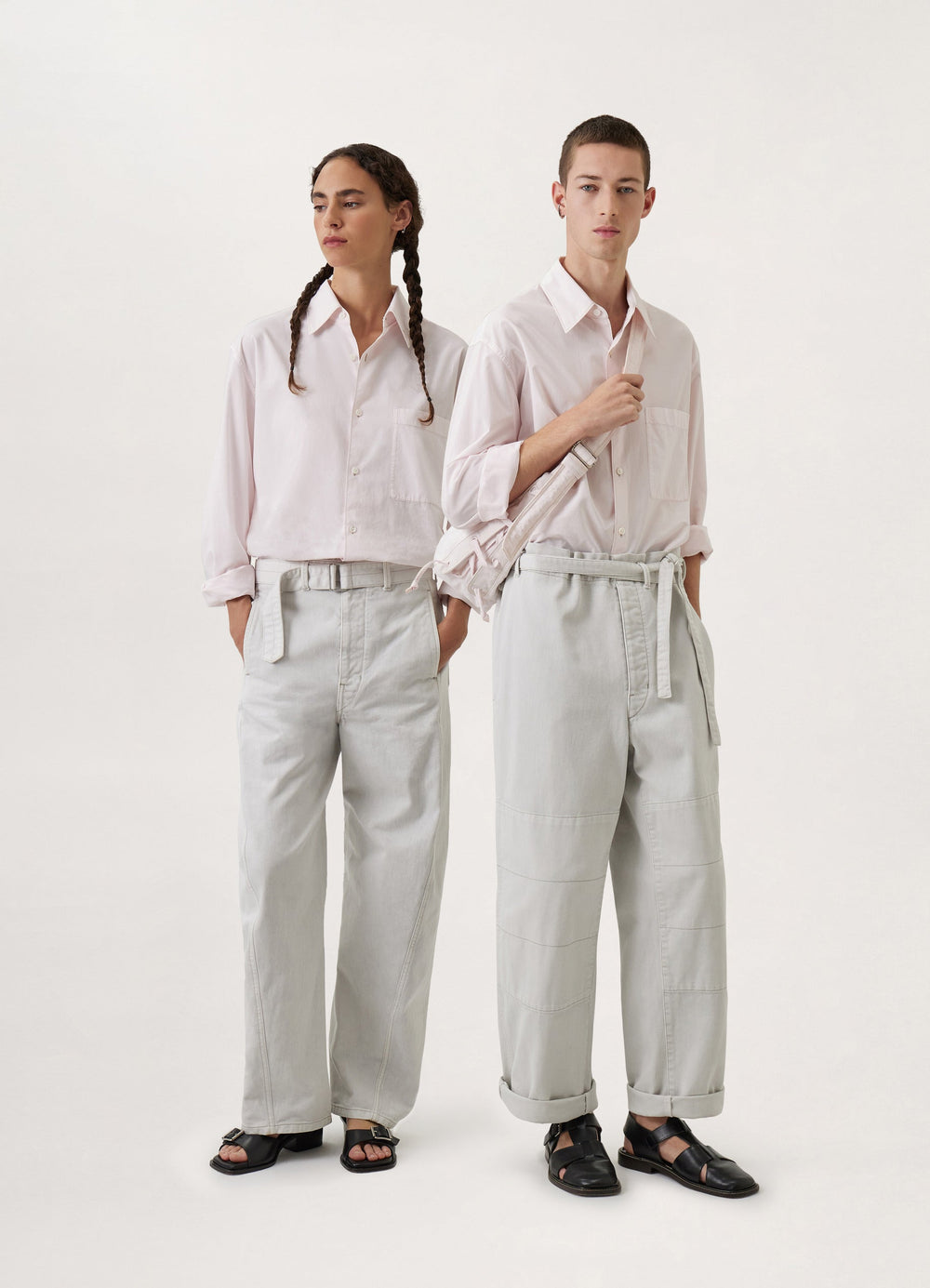 Regular Long Sleeve Shirt in Compact Cotton Twill, model shot, Front view Straight fit unisex